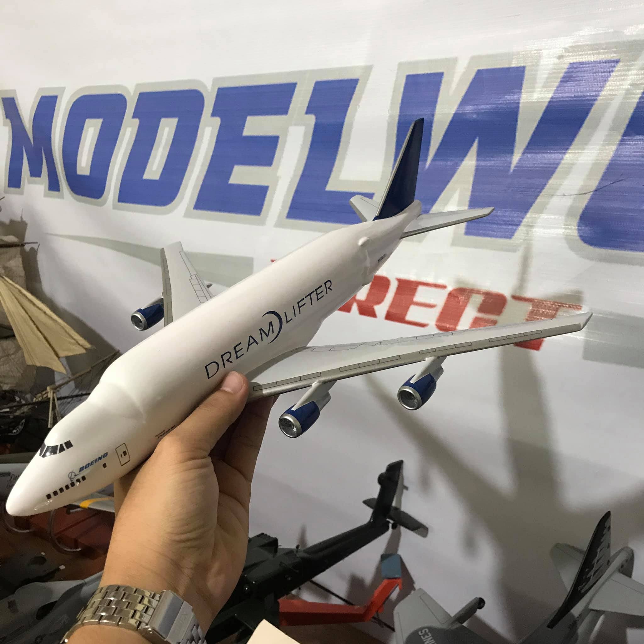 Boeing 747 Dreamlifter exhibit model